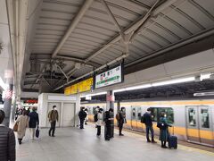新宿駅到着です。
両国まで乗車券で行けますが、最初の目的地「桂花ラーメン新宿ふぁんてん」に向かう為新宿駅下車です。
観光客しか購入出来ない（都内では買えない）Tokyo Subway Ticket72時間1500円券を事前購入していたので、都内の移動は地下鉄を使います。