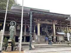 すぐ隣にあるお寺にも寄りました。