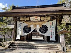 熊野本宮大社の裏（？）から入り、参拝。ここも撮影禁で神聖な場所でした。