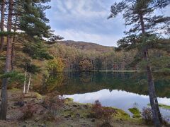 日が暮れそうだったので宿の前に「御射鹿池」を見に行ってみる