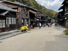 奈良井宿へ到着。日曜の昼にしては意外と人がいませんでした。