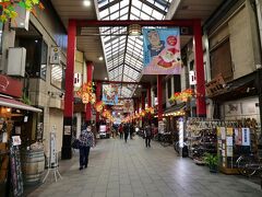 まずはひさご通り商店街を通ってパフェを食べに行きます♪