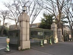 では、私は北海道大学内をお散歩してみようと思います。

一瞬、「閉まってる？」と思ってしまいましたが、端の門から入る事が出来ました。

★北海道大学　札幌キャンパス
https://www.hokudai.ac.jp/