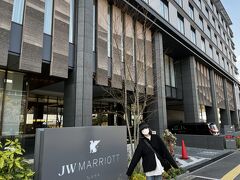 近鉄西大寺駅。
後日凶行の舞台となった西口からタクシーに乗ってJWマリオットへ。