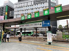 広島電鉄（路面電車）1, 2, 5, 6号線「広島」駅の写真。

2022年11月1日より広島電鉄（路面電車）は、白島線を除いた
7路線で運賃がこれまでの190円から220円に引き上げられました。
私たちはデジタルチケット「MOBIRY（モビリー）」を利用するために、
「JR線、広島電鉄及びフェリー乗り放題パス」（2名分）の
デジタルチケットを事前にクレジットカード決済で購入済なので、
路面電車の値上げは影響はないでしょう。

現在、JR広島駅の南口の再開発が進んでおり、地上にある路面電車が
一部路線の高架化工事と併せて、2025年春に完成予定の広島駅の
新駅ビル（地上20階、地下1階建て）の2階に
乗り入れることになっているそうです。
