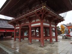 津島神社に付きました。七五三の参拝客が多くいました。
