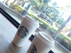 最近めっきり行かなくなりましたがひっさびさに来ました、パークショア下のスタバです。