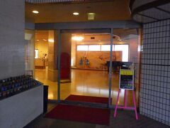諏訪まで走り「諏訪シティホテル成田屋」に宿泊しました。駐車場無料でした。