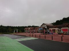 　再びうたた寝していると、今度は蒜山高原サービスエリアに到着しました。
実は松江について松江の友達に指摘されるまで「ひるぜん」ではなく
「にらやま」と呼んでた私。。