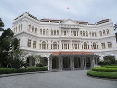 シンガポールの最高級ホテルのラッフルズ・ホテル・シンガポール
シンガポール建国の父・ラッフルズ卿の名にちなんで名づけられたラッフルズ・ホテル