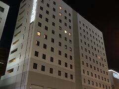 友人Mと別れ、今夜の宿へ。梅田集合だから早起きして来るのが嫌だったし、旅行支援もあるから安く泊まれて、集合場所に近いところ（というか真ん前）、ということでこちらをチョイス。

ホテルビナリオ梅田
https://hotel-binario.jp/umeda/