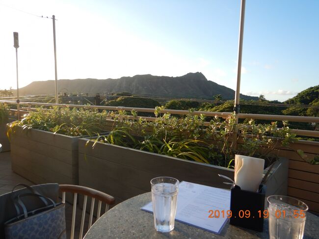 クィーンカピオラニホテルにあるデックでラストブレックファスト。