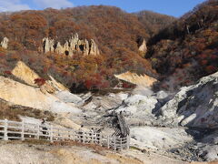 鉄泉池まで遊歩道が完備されているので、進んで行きます。