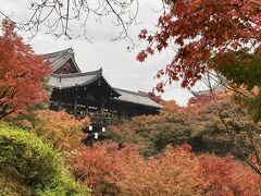 【東福寺】通天橋
　京都の紅葉のツートップと勝手に思っているのが、東山の永観堂とここ東福寺です。見応えのある所ですが　混雑もします。