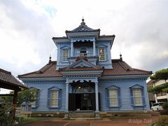 【旧鶴岡警察署】
1884年(明治17年)築

こちらも擬洋風建築。初代県令三島通庸の令により馬場町に建てられ、1957年(昭和32年)に保存の為こちらへ移築されました。
【重要文化財】