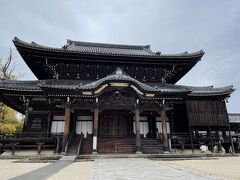 翌日はこちらへ。
専修寺は全国に600余ヶ寺ある真宗高田派の本山寺院で、三重県下初の国宝建造物である御影堂・如来堂をはじめ多数の文化財があるところです。