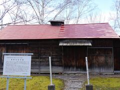 桜井邸には明治２６年に建てられた屯田兵の家も保存されています。
この粗末な家に住み、屯田兵は北海道開拓したのです。
