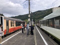 11:48会津川口着。ここで降りるお客さんも多い。
ここから先は、かつてバス代行区間で乗車し、10月1日に再開したばかりの路線である。スピードも、30キロ程度。