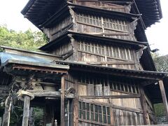 国の重要文化財に指定されている、さざえ堂。
寛政８年(1796年)に建立された六角形のお堂である。