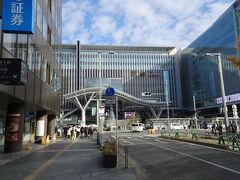 11/14午後、JR線で佐賀から博多駅に到着しました。