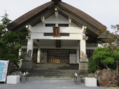 田名部神社にもお参りしていきます。街中にあり，なかなか大きな神社です。人は全くいなくて，とてもひっそりしていました。
