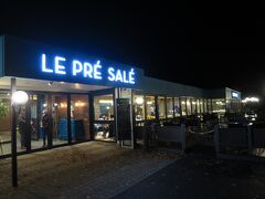 19:15に夕食。ホテル併設のレストランLe Pre Saleでいただきます。他に営業しているレストランがないのか、近くのホテルから歩いてやってくる人たちもいました。