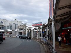 　大昔に一回だけ来たことがある北千里駅。ここは吹田市内になります。ニュータウンの駅という感じです。この駅からあちこちにバスが出ている感じ。