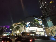 ターミナル21には出入りするお客さん多かったです。

フードコートカードの残高あったんですが、結局入店も利用もしなかったです。