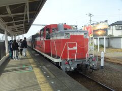 10:21、下館駅に到着、関東鉄道のホームからすぐに移動して真岡鉄道のホームへ、０キロポストがあります、かつては国鉄真岡線でした