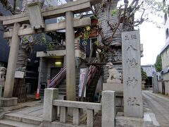 瑠璃光寺高福院の隣の誕生八幡神社．

太田道灌が夫人の安産祈願で建立した．

誕生八幡神社Web： https://tesshow.jp/shinagawa/shrine_uosaki_tanjo.html
