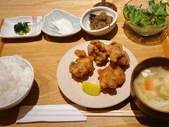 JAが運営しているみのる食堂に入店
広島県産ハーブ地鶏の塩唐揚げ定食を食べました