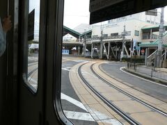 京阪京津線の見せ場はびわ湖浜大津駅の手間のカーブです。併用軌道