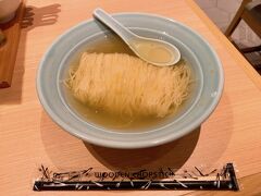 こんなラーメン初めて!!の冷やし麺を頂きました。　ぶっちゃけ、夕食というよりは間食っぽい感じだったけど。

具が一切入ってない、スープはまぐろ出汁のPUREというメニューで950円でした。　なかなか新しい体験が出来て良かったです。　