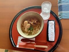 お昼ご飯はお腹がいっぱいだったので、ルームサービスで沖縄そばを頂きました