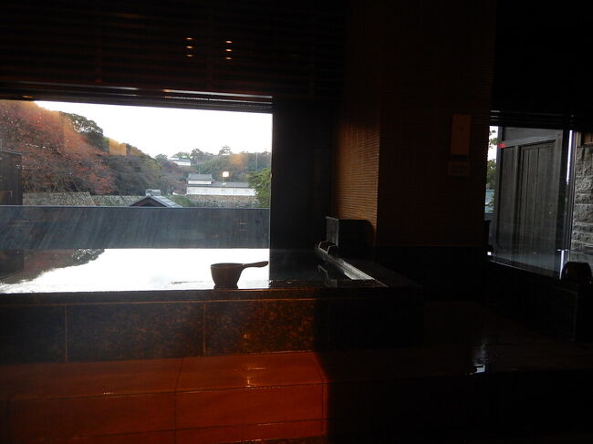 露天風呂はないけど、お風呂からも彦根城がバッチリ見えます。<br />いやー、素晴らしい立地のホテルです♪