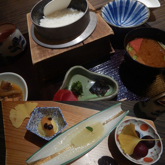 近江米の釜焚きご飯。<br /><br />そして、デザート。<br />ラ・フランスのコンポート、柿のアイス、ぶどう。