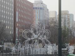 食後は大通公園を散策。夜ならライトアップされてきれいなんだろうなと思います。