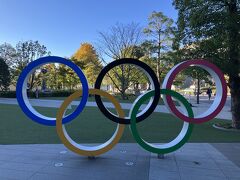 五輪のマーク。
東京オリンピックの時に、選手がいろんなポーズでここで写真を撮っていたなと懐かしく思いました。