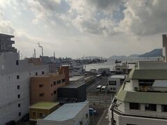 新幹線徳山駅から見える工場街