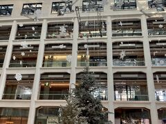 出発は丸の内から。仕事でよく来るこの界隈、満員電車に揺られてきたけど、今日はプライベートだぜ。