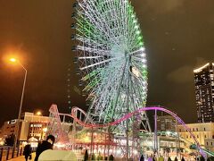 この日のミッション完了後、歩いて横浜公園の横の宿まで向かいます
遠くに見えていた観覧車、よこはまコスモワールドだったんですね
長年の謎が解けました！