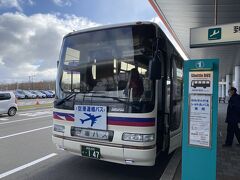 バスで釧路駅へ向かいます。バスはほぼ定刻に出発。
・釧路空港09:35発(阿寒バス)　→　釧路駅前10:11着
