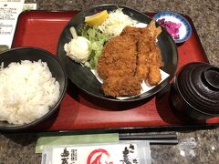 うまいもん通りの嘉門で晩御飯。1380円。揚げ物食べたかったけど後悔、、私には重すぎた。3000円のクーポンで支払い