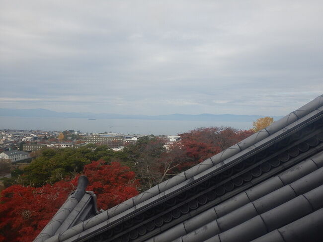 天守の一番上まで来ました。<br />琵琶湖が望めます。