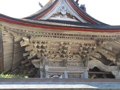 青山剛昌記念館から米子の間に観光地を探すと
グーグルマップで神崎神社が評判高かったので来てみました

境内の駐車場に入る時に細い道です