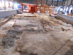 城壁の下には鴻臚館