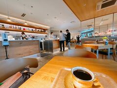 せっかくなので サザコーヒーの看板商品
徳川将軍珈琲をいただこう。

ソーサーもお味もお値段もさすが！徳川将軍！
朝から贅沢な気分になりました。

https://www.saza.co.jp/

美味しかったので、徳川将軍の１杯分のドリップコーヒーと
つくば店限定の宇宙ドリップコーヒーをいくつか購入。