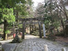 大神山神社奥宮
この鳥居から１５分ぐらい歩きます