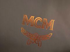 ななななんと！！！！

父からの入学祝いとしてMCMの鞄をプレゼントしてくれました！
