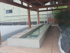 上山田温泉界隈を散歩

コンビニの前に足湯発見！

